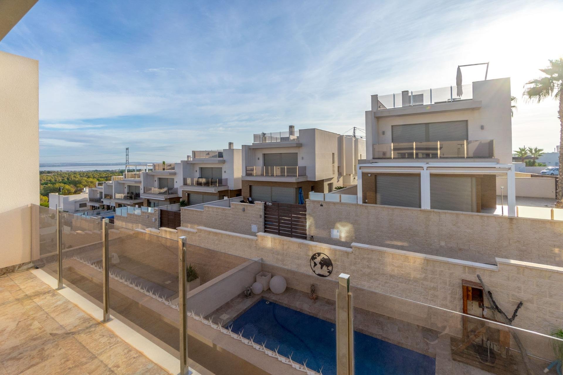 Reventa - Villa -
Orihuela Costa - PAU 26