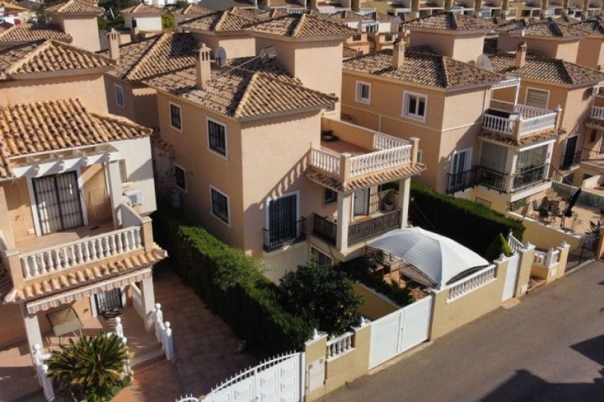 Reventa - Villa -
Orihuela Costa