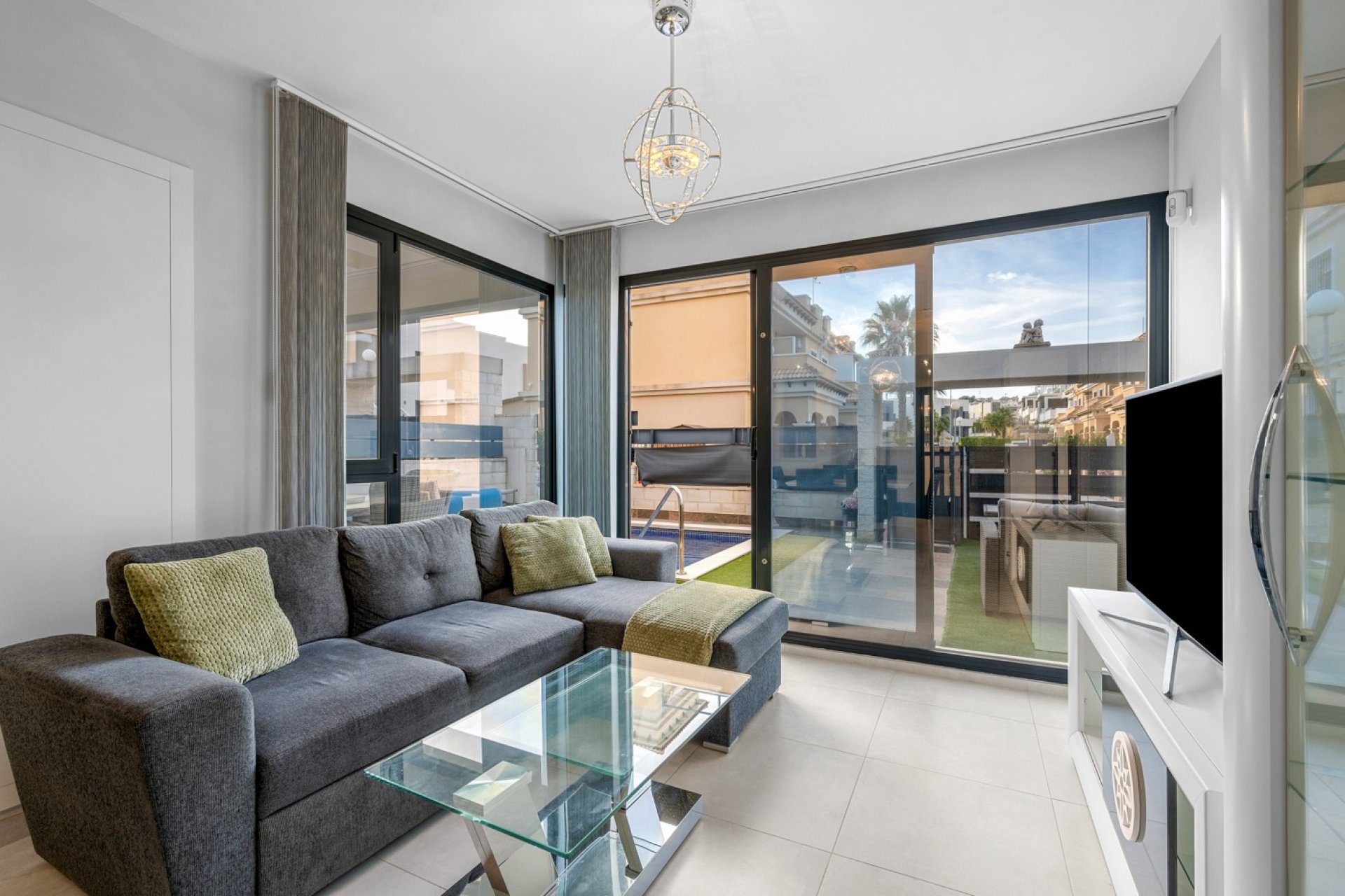 Reventa - Villa -
Orihuela Costa