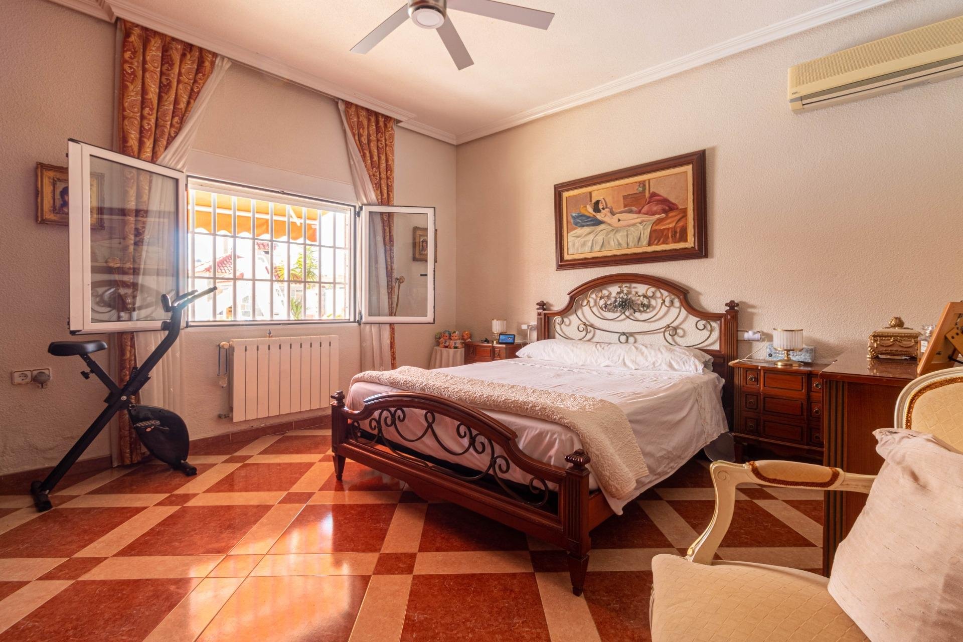 Reventa - Villa -
Orihuela Costa