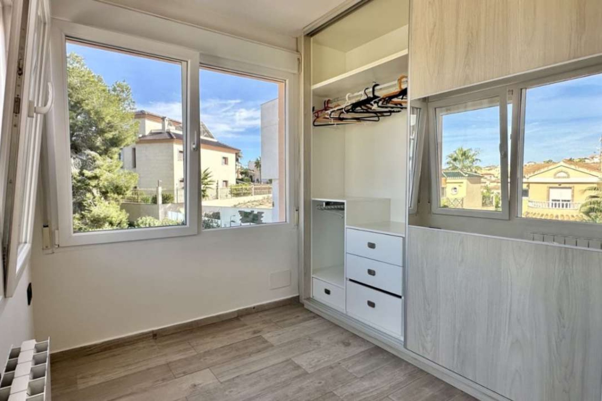 Reventa - Villa -
Orihuela - Villamartín-Las Filipinas