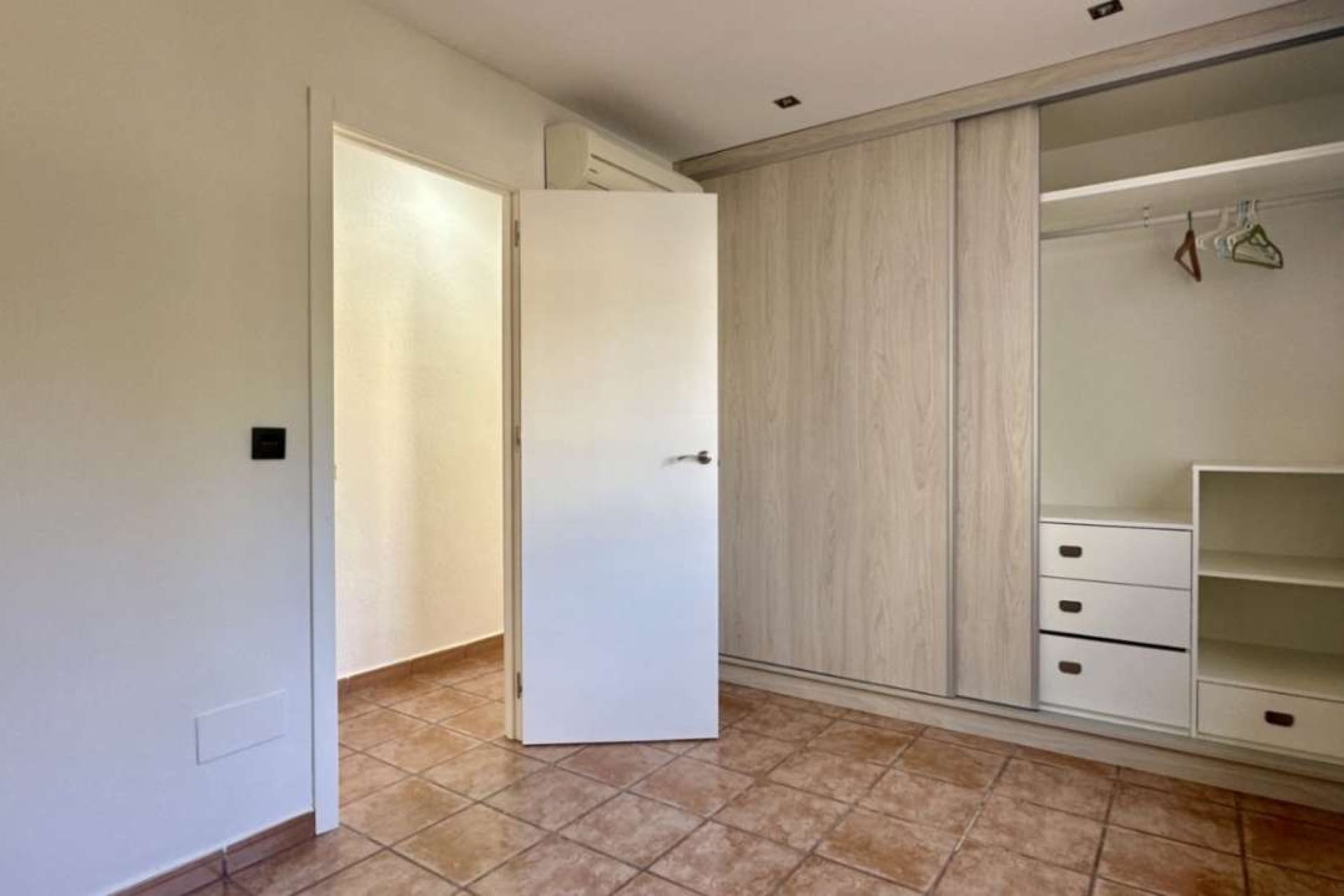 Reventa - Villa -
Orihuela - Villamartín-Las Filipinas