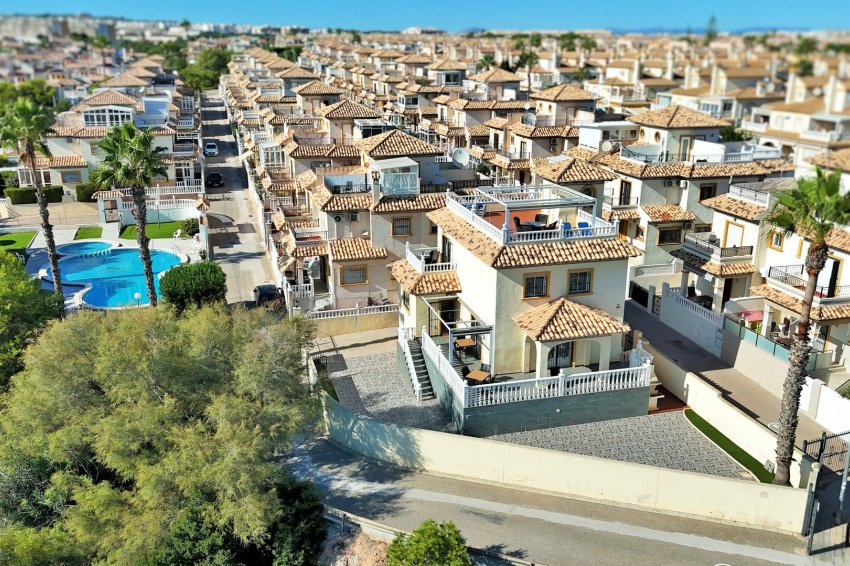 Reventa - Villa -
Playa Flamenca