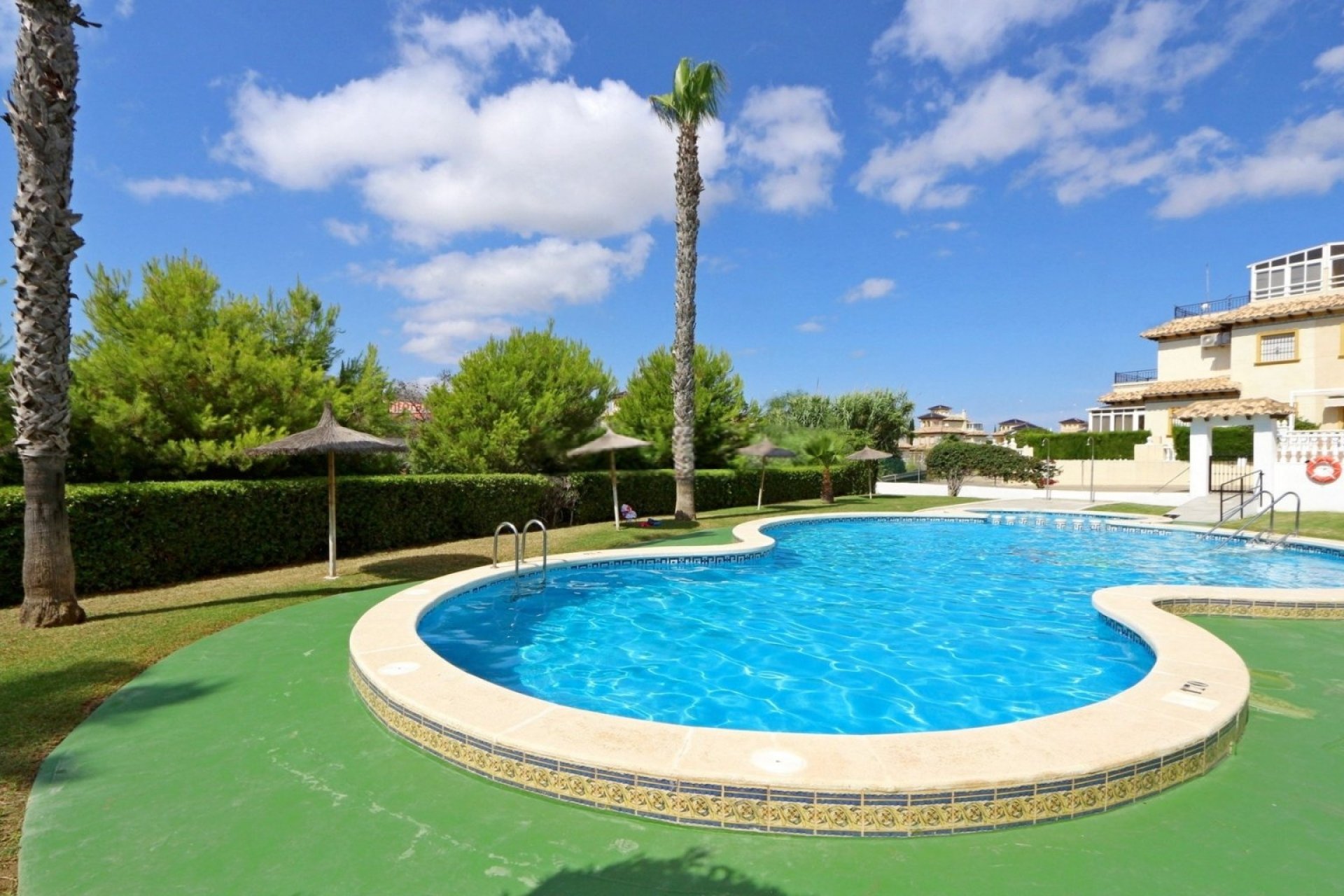 Reventa - Villa -
Playa Flamenca