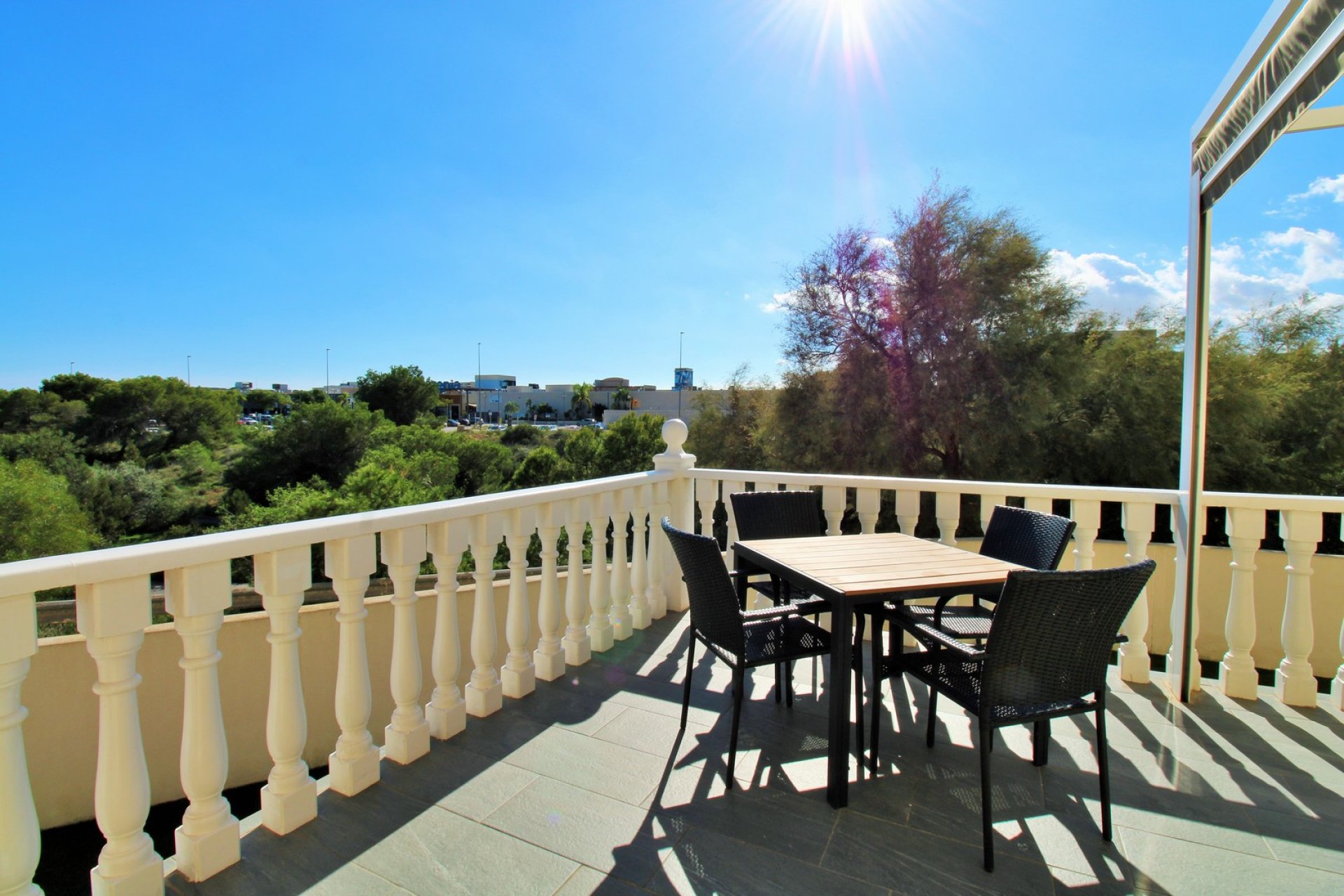 Reventa - Villa -
Playa Flamenca