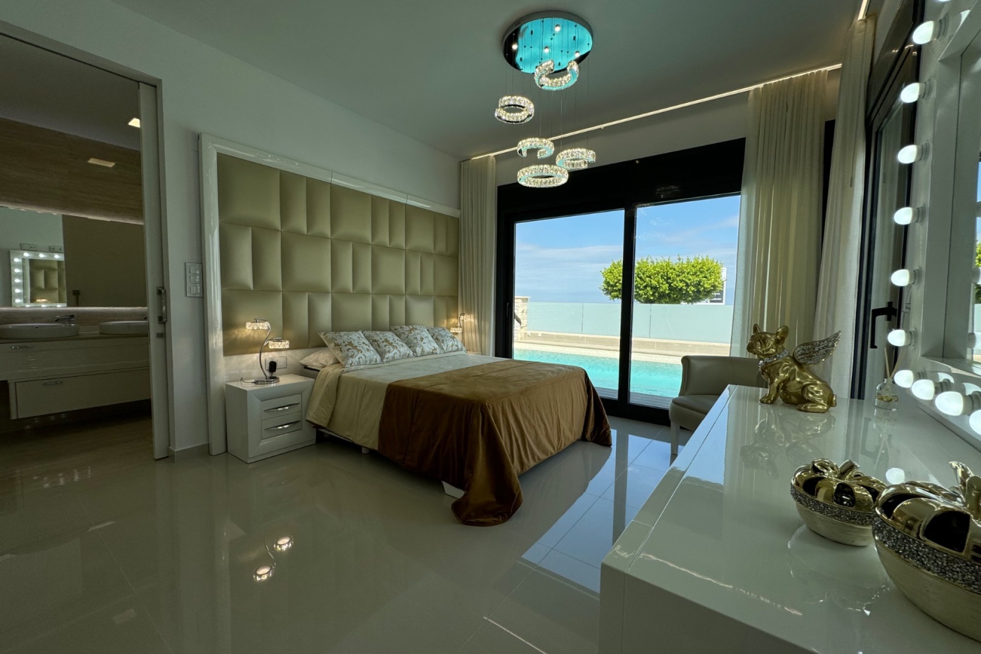 Reventa - Villa -
San Miguel - San Miguel Salinas