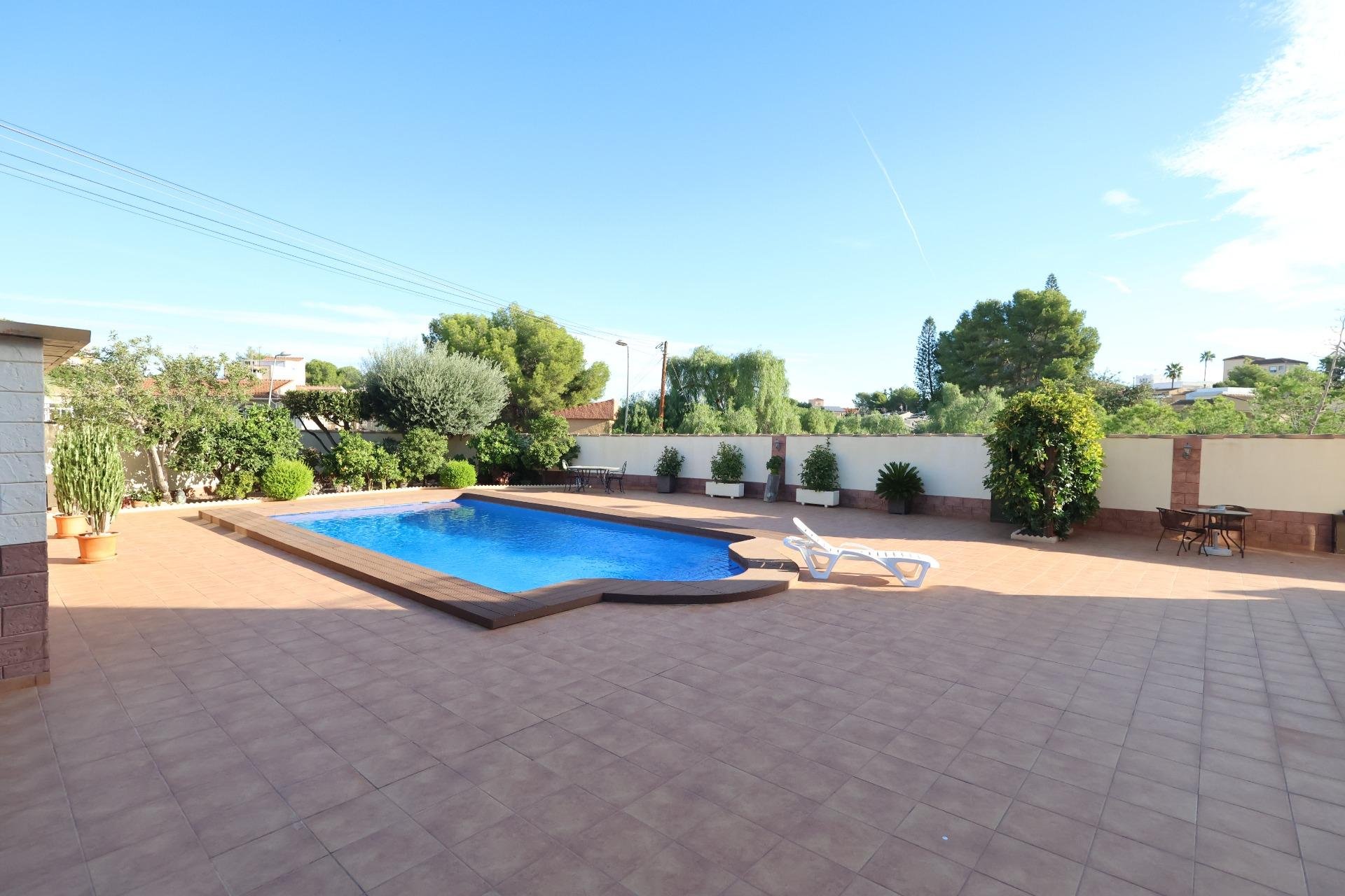 Reventa - Villa -
Torrevieja - Los Balcones