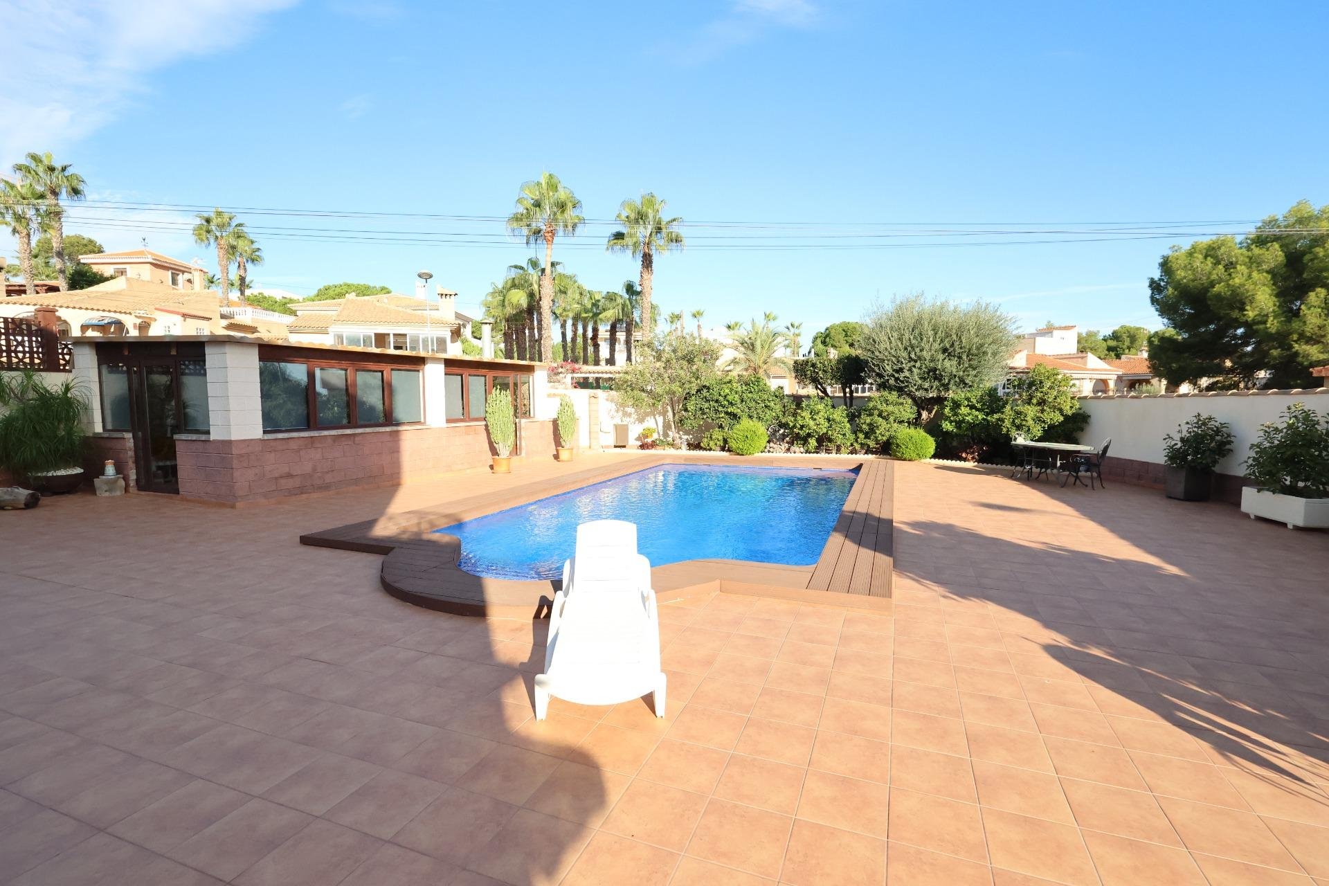 Reventa - Villa -
Torrevieja - Los Balcones