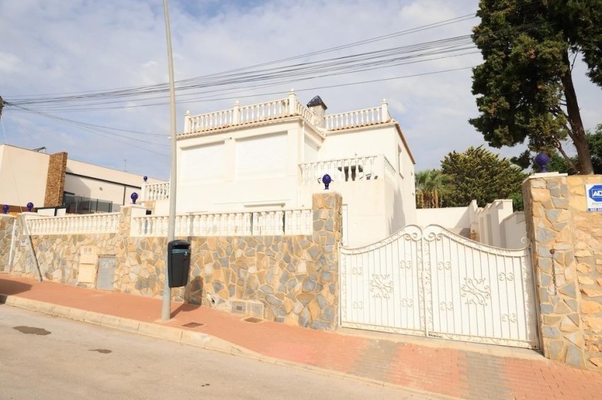 Reventa - Villa -
Torrevieja - Los Balcones