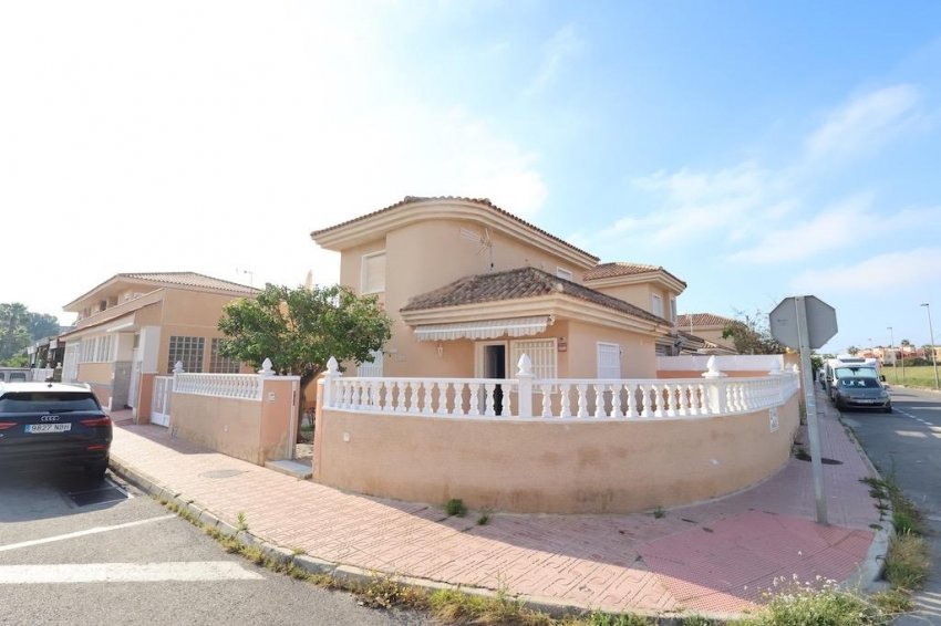 Reventa - Villa -
Torrevieja - Los Balcones