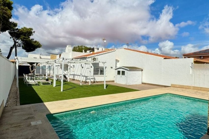 Reventa - Villa -
Torrevieja