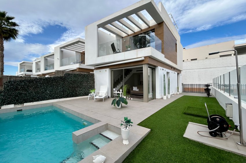 Reventa - Villa -
Villamartin, Orihuela Costa - Villamartín