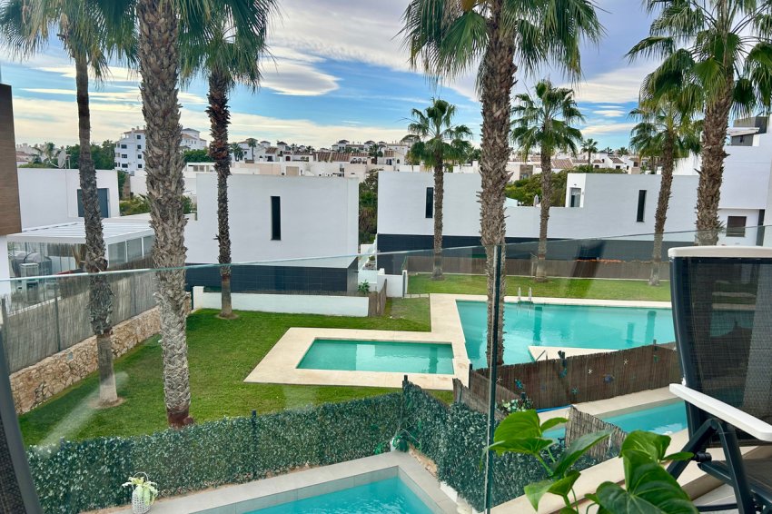 Reventa - Villa -
Villamartin, Orihuela Costa - Villamartín