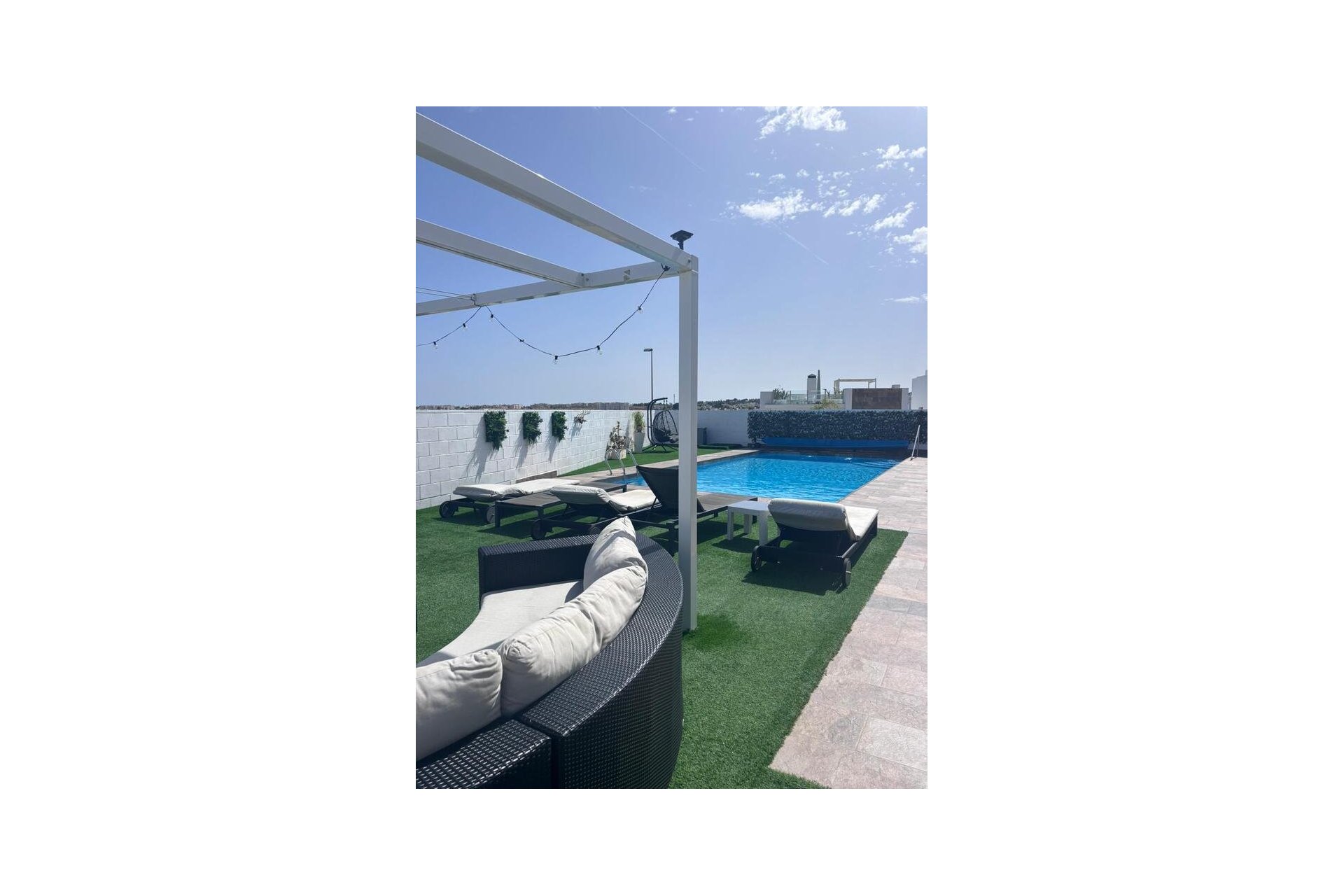 Reventa - Villa -
Villamartin - PAU 8