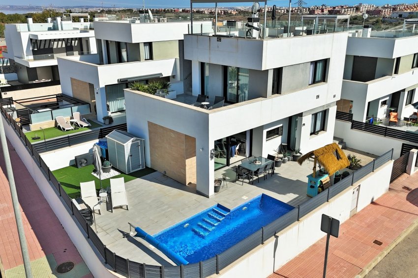 Reventa - Villa -
Villamartin - Villamartín