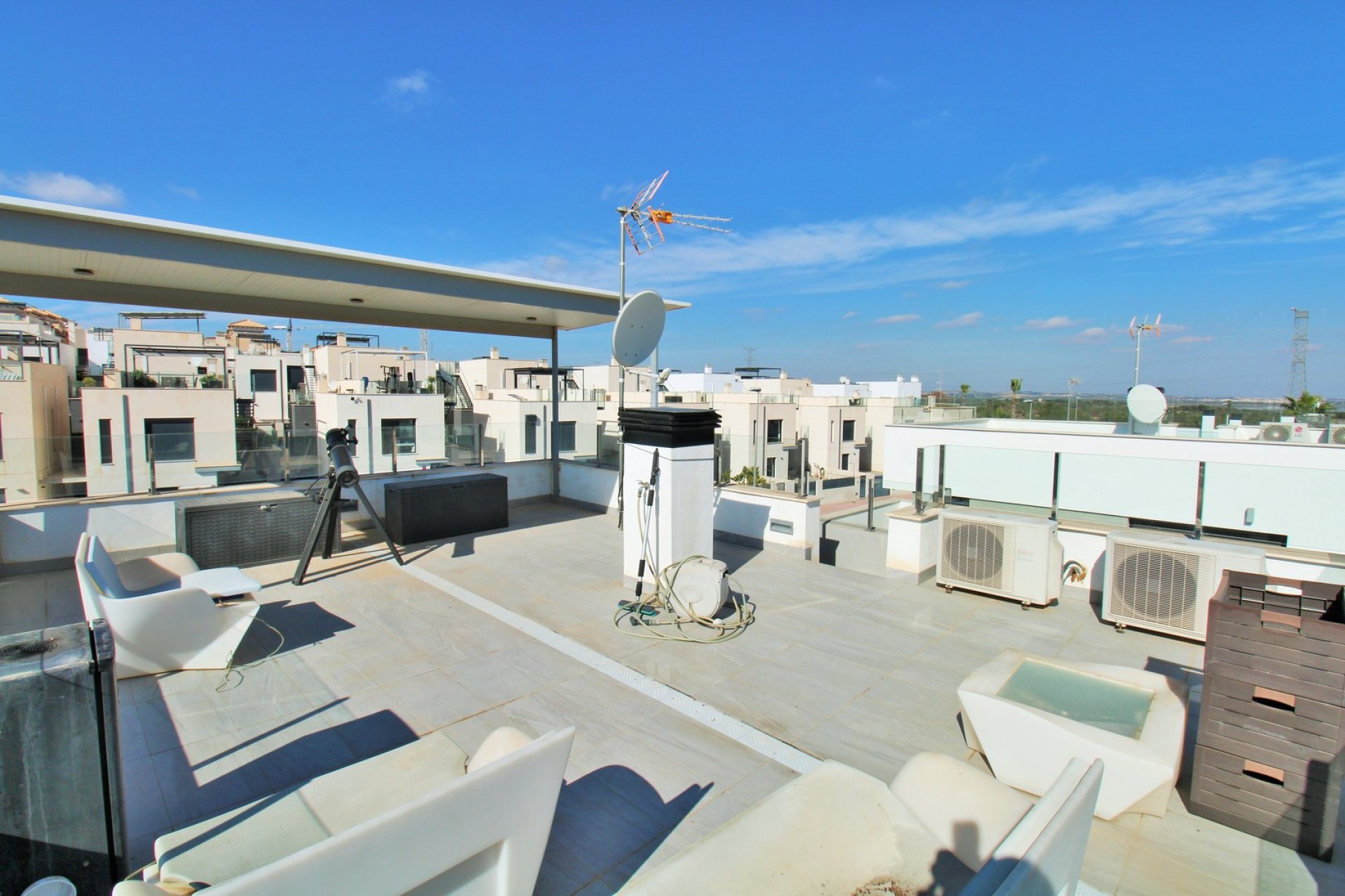 Reventa - Villa -
Villamartin - Villamartín