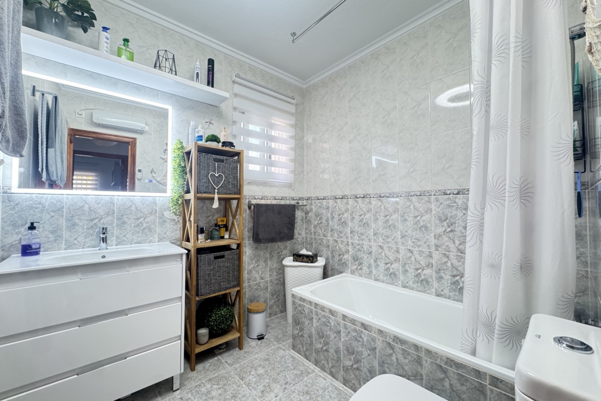 Reventa - Villa -
Villamartin - Villamartín