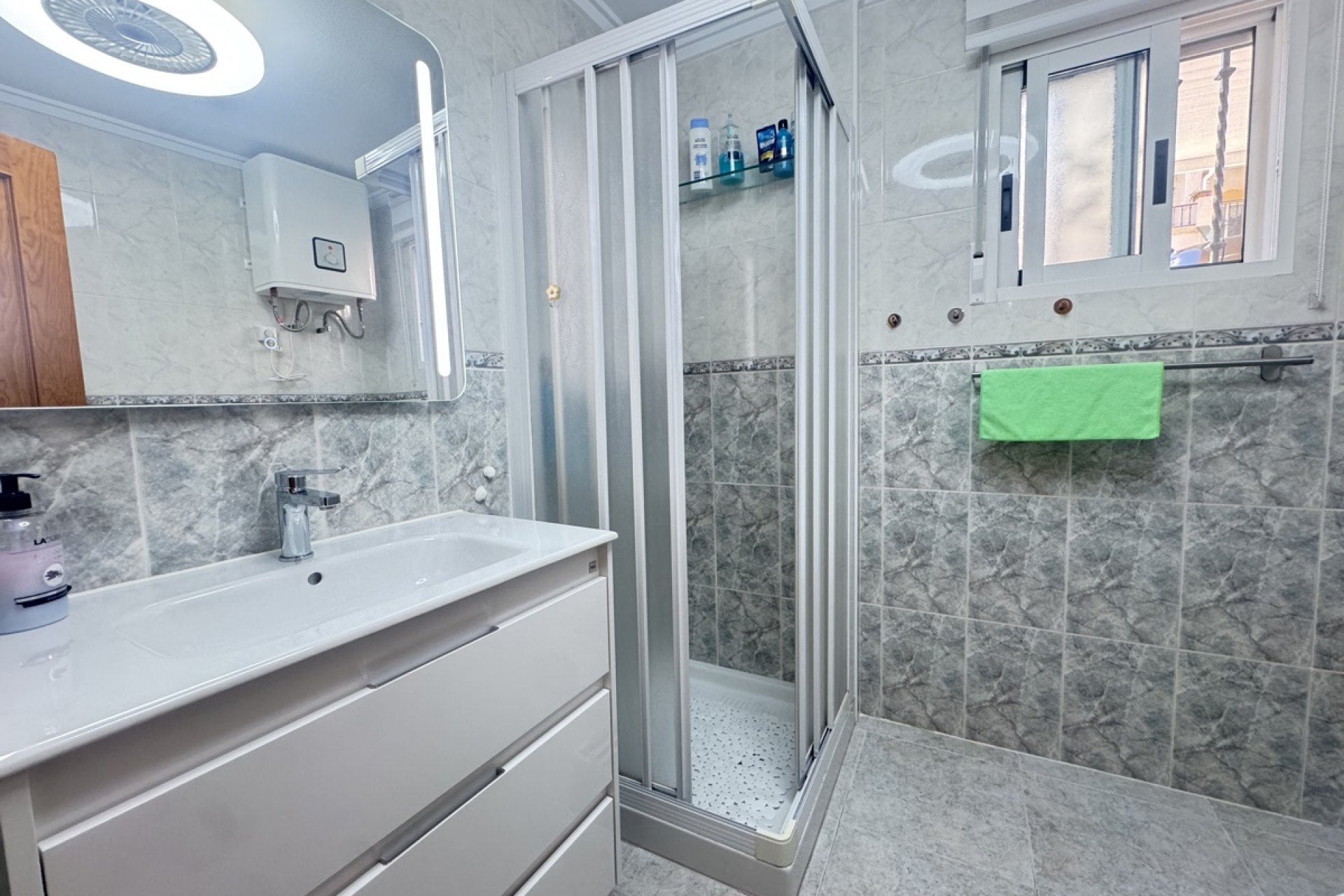 Reventa - Villa -
Villamartin - Villamartín