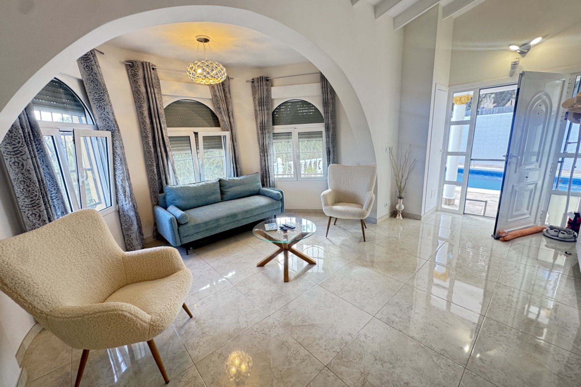 Reventa - Villa -
Villamartin - Villamartín