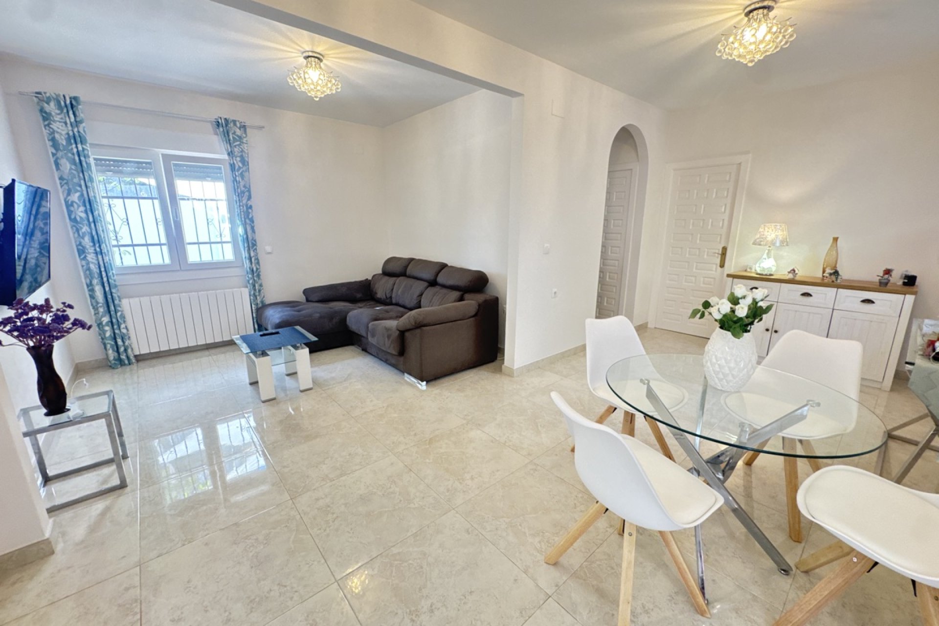 Reventa - Villa -
Villamartin - Villamartín