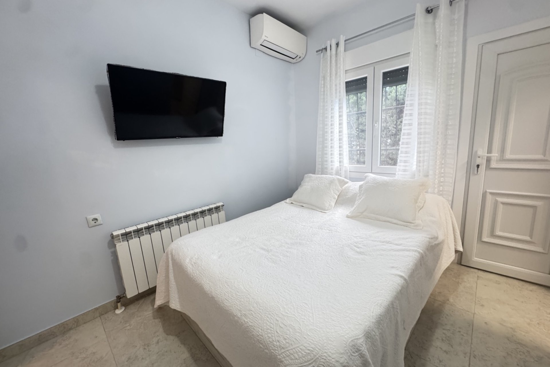 Reventa - Villa -
Villamartin - Villamartín