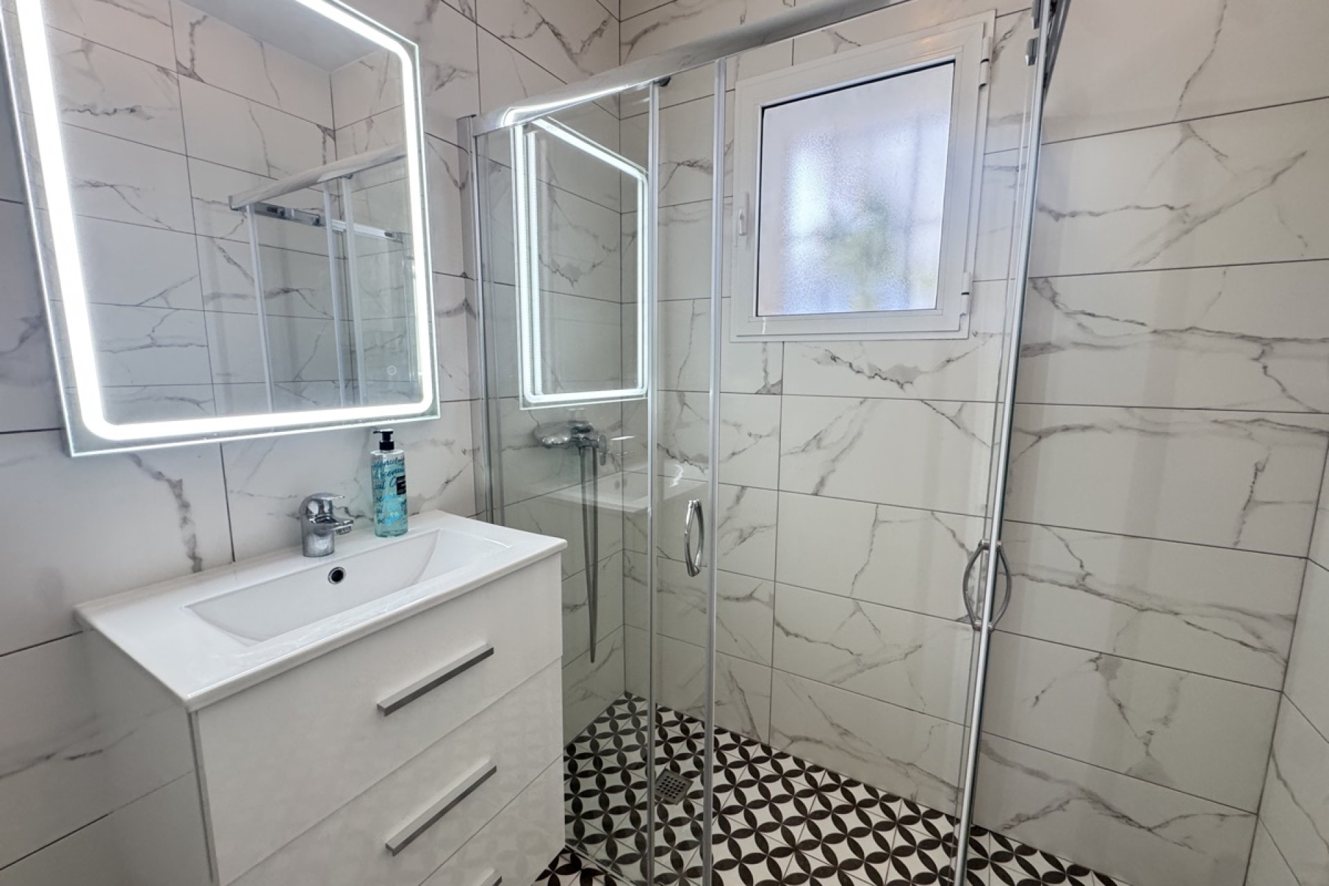 Reventa - Villa -
Villamartin - Villamartín