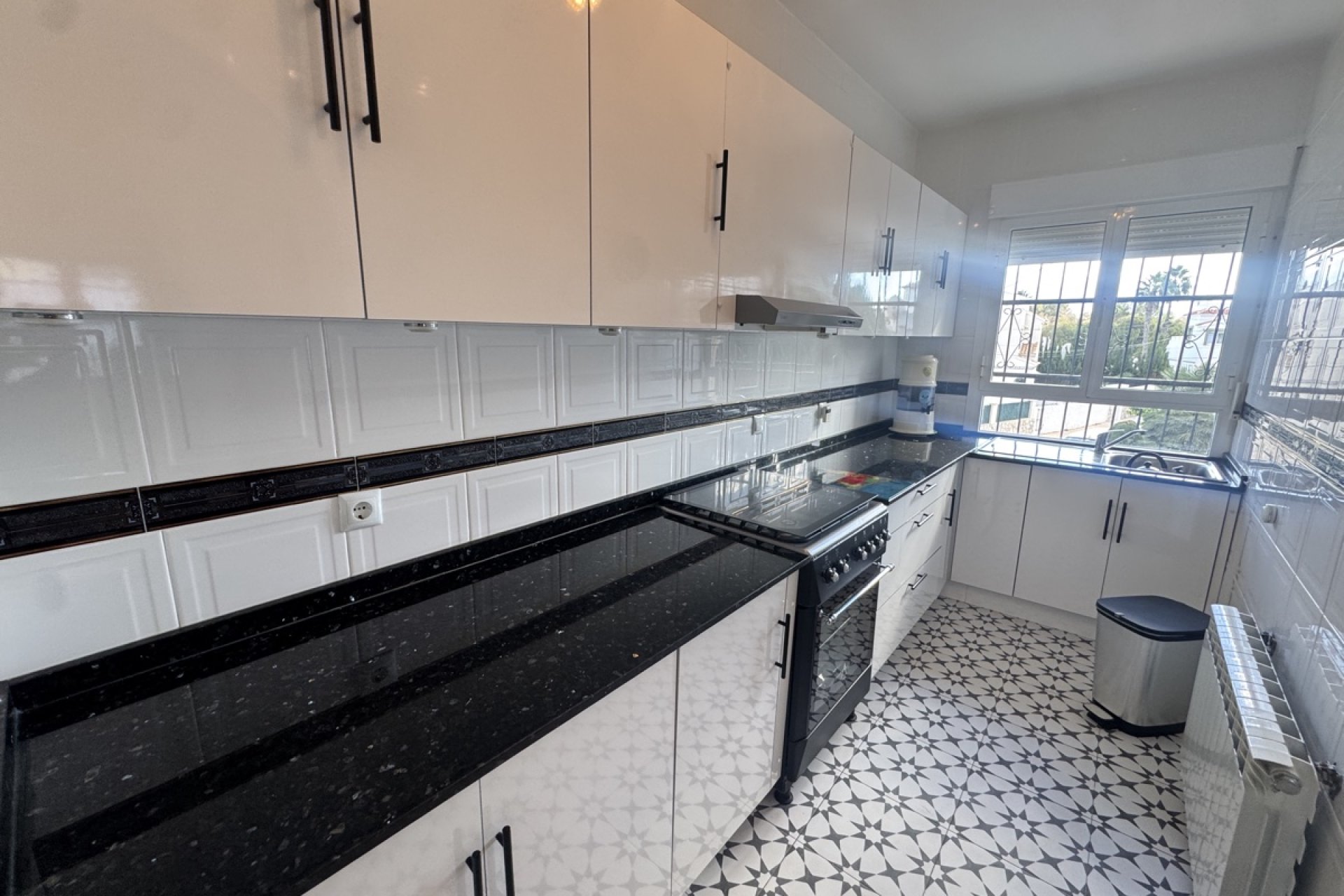 Reventa - Villa -
Villamartin - Villamartín