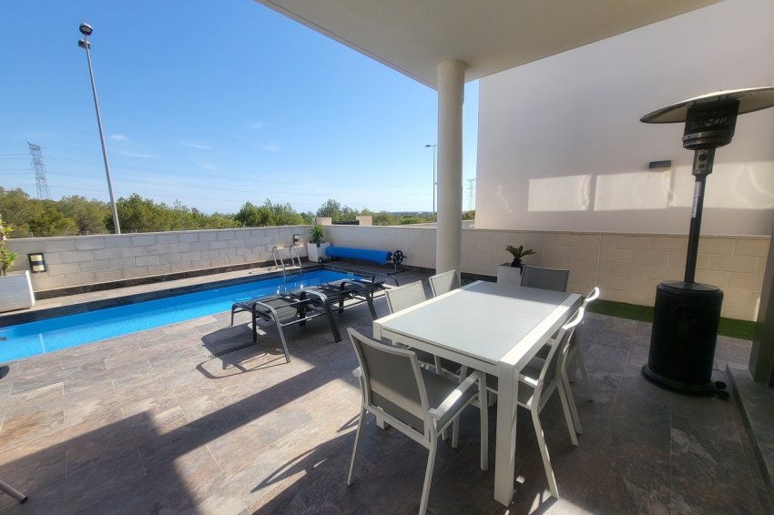 Reventa - Villa -
Villamartin - Villamartín