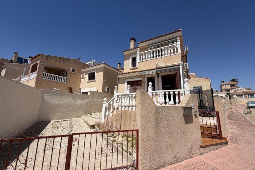 Reventa - Villa -
Villamartin - Villamartín