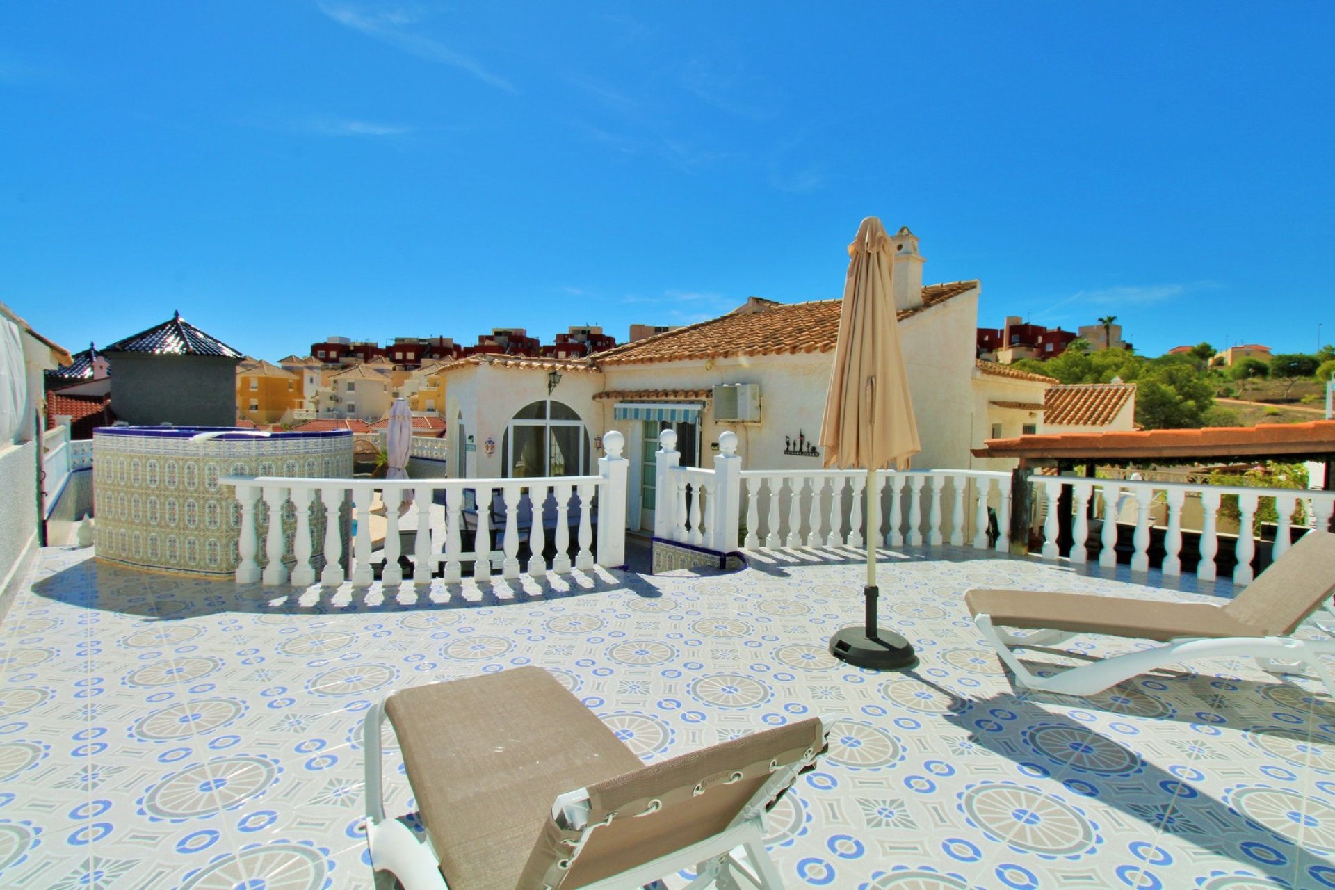 Reventa - Villa -
Villamartin - Villamartín