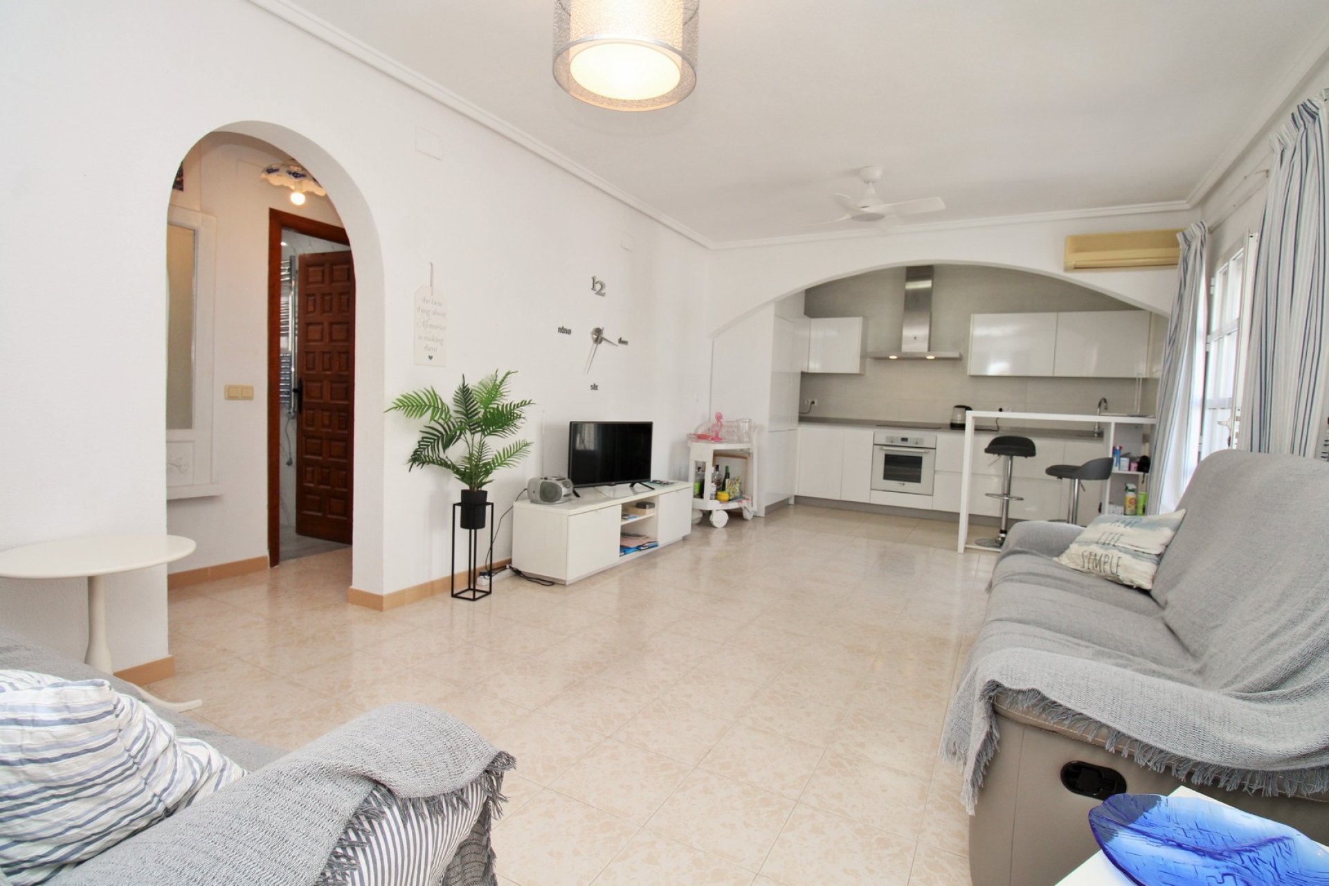 Reventa - Villa -
Villamartin - Villamartín