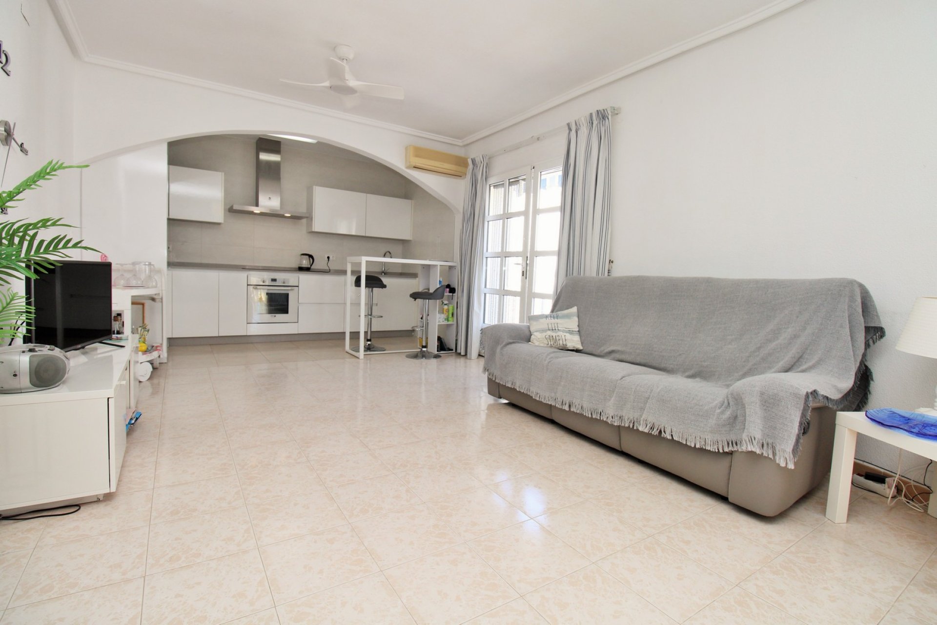 Reventa - Villa -
Villamartin - Villamartín