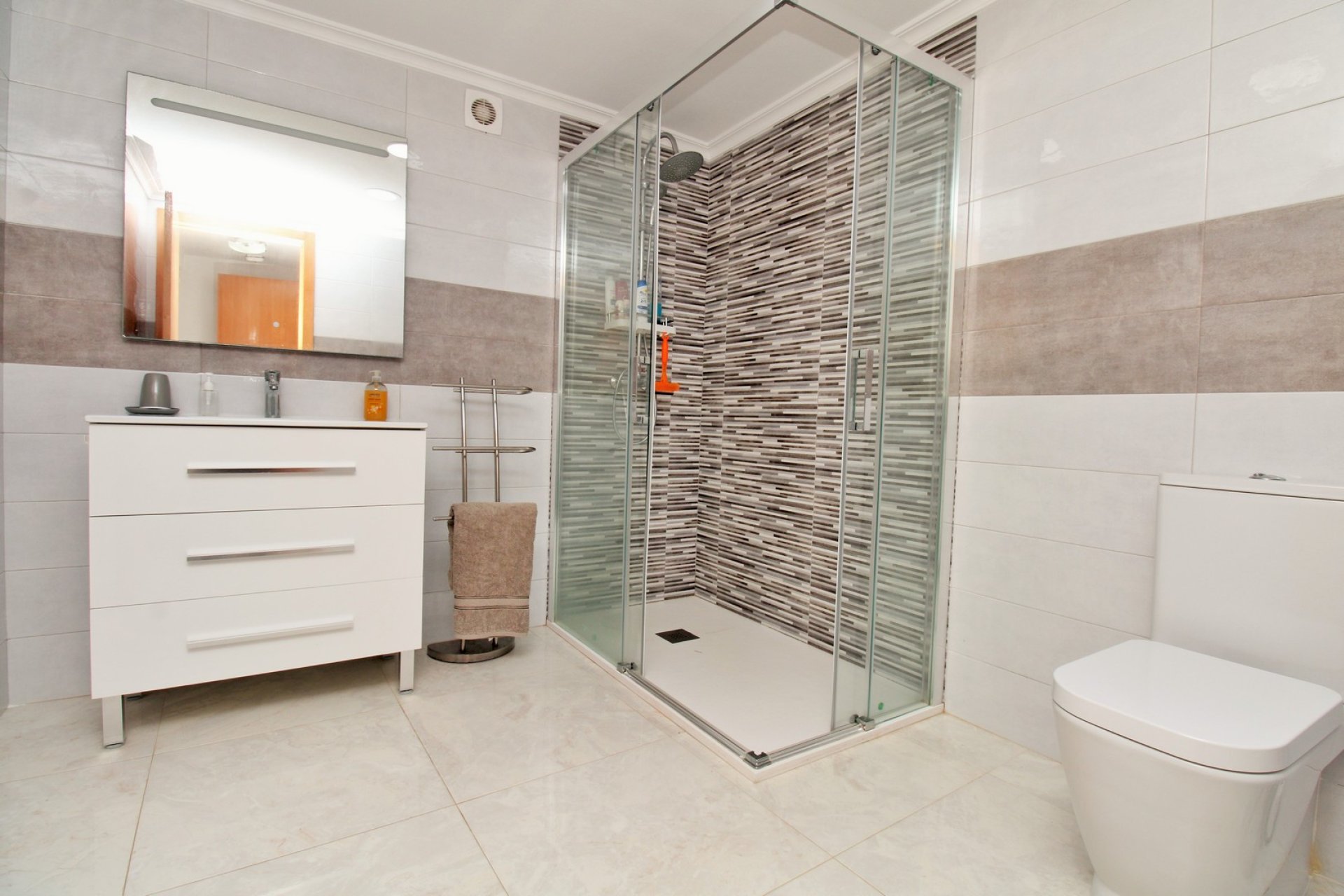 Reventa - Villa -
Villamartin - Villamartín