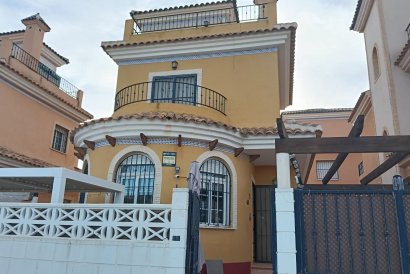 Semi detached - Reventa - Los Montesinos - La Herrada