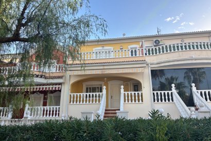 Townhouse - Resale - Urbanización Monteazul - Urbanización Monteazul