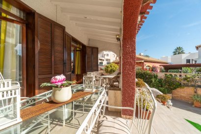 Villa - Återförsäljning - Orihuela Costa - Punta Prima