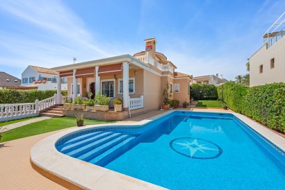 Villa - Återförsäljning - Torrevieja - La Mata