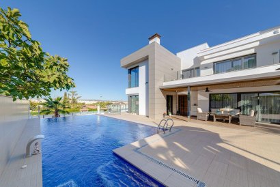 Villa - Återförsäljning - Torrevieja - Los Balcones