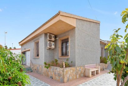 Villa - Återförsäljning - Torrevieja - Torrevieja