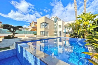 Villa - Återförsäljning - Torrevieja - Torrevieja