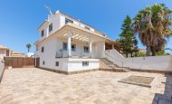 Villa - Reventa -
            Torrevieja - GI-31858