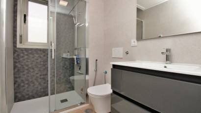 Återförsäljning - Villa -
Villamartin - Villamartín