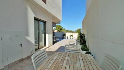 Återförsäljning - Villa -
Villamartin - Villamartín