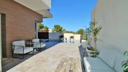 Återförsäljning - Villa -
Villamartin - Villamartín