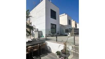 Reventa - Villa -
Lomas de Cabo Roig