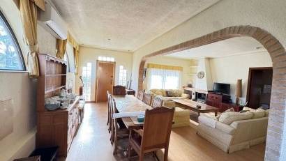 Resale - Villa -
Cabo Roig