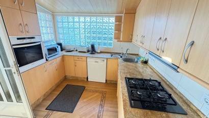 Resale - Villa -
Cabo Roig