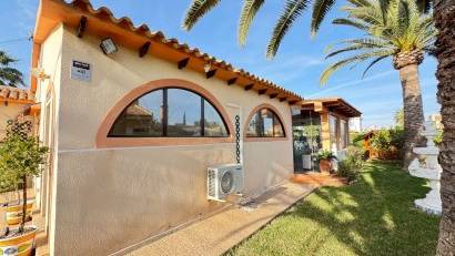 Resale - Villa -
Cabo Roig