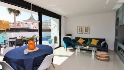 Reventa - Villa -
Villamartin - Villamartín