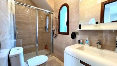 Återförsäljning - Villa -
Villamartin - Villamartín